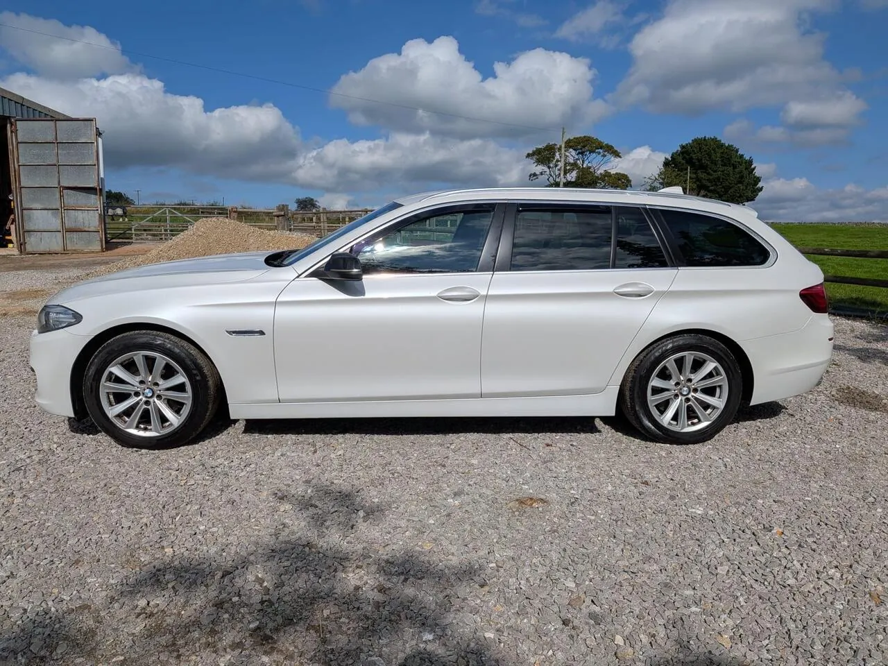BMW 5 Series 2015 photo 2