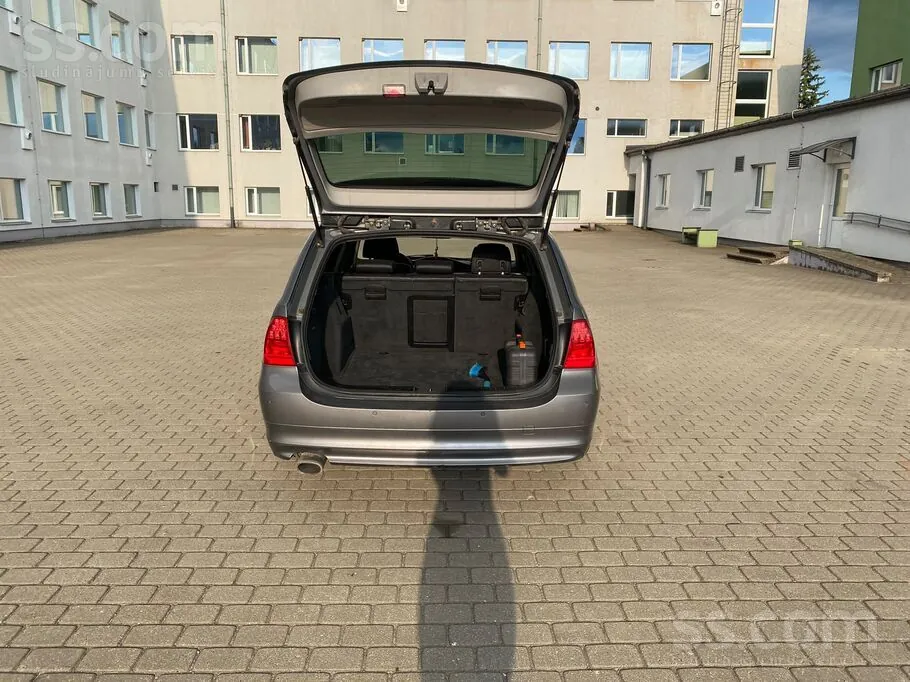 BMW 320D 2010 photo 4