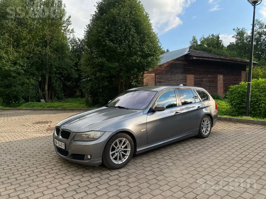 BMW 320D 2010 photo 2