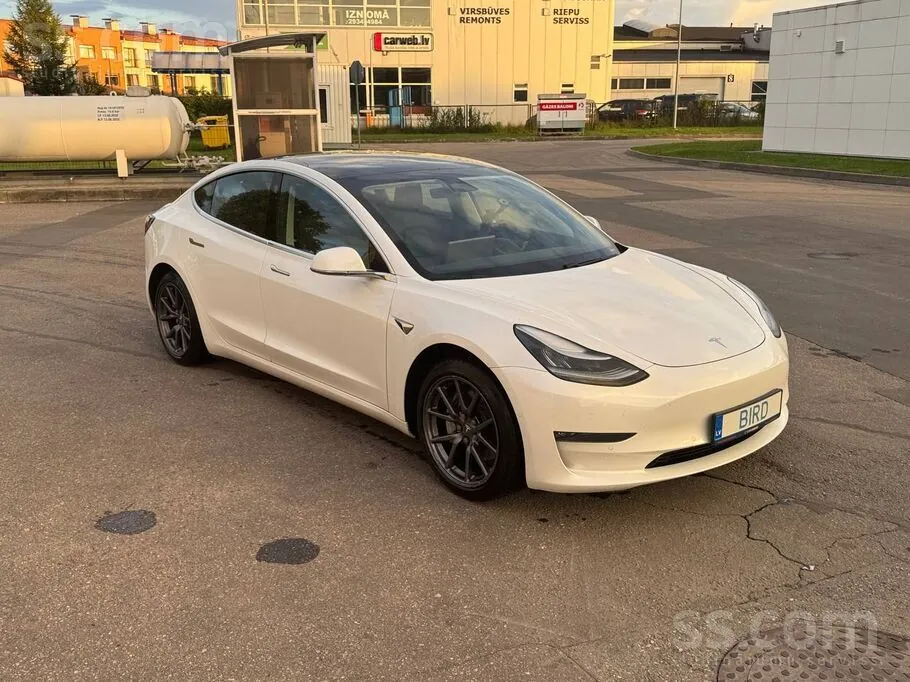 Tesla Model 3 2020 photo 4