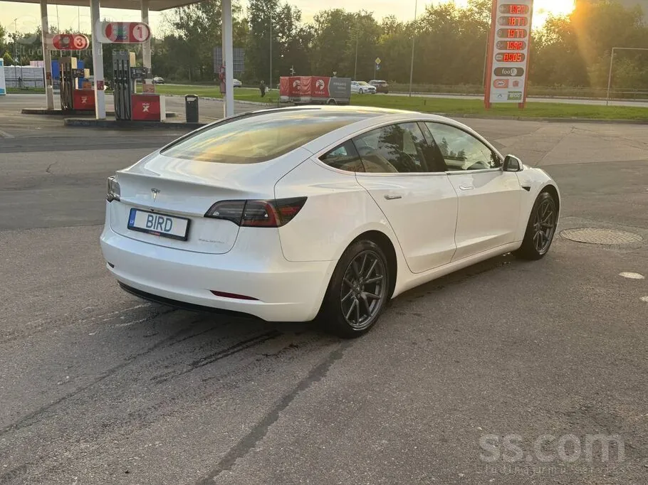 Tesla Model 3 2020 photo 3