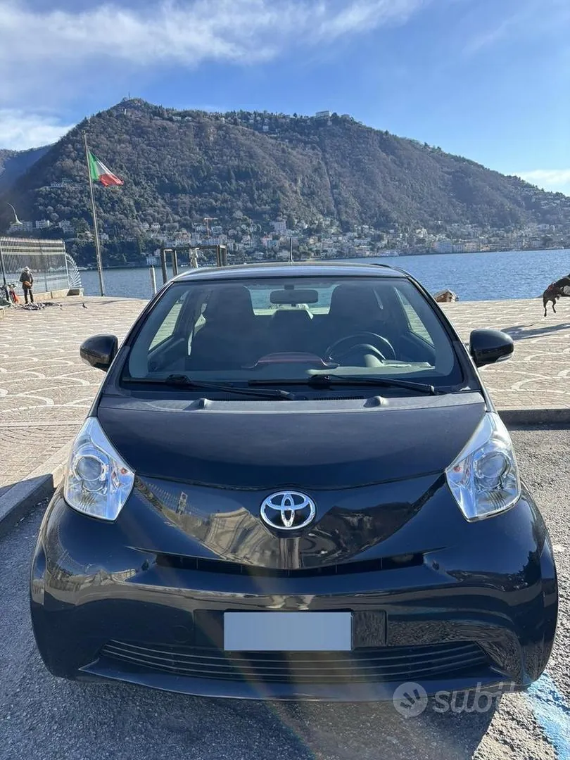 Toyota Iq 2011 photo 2