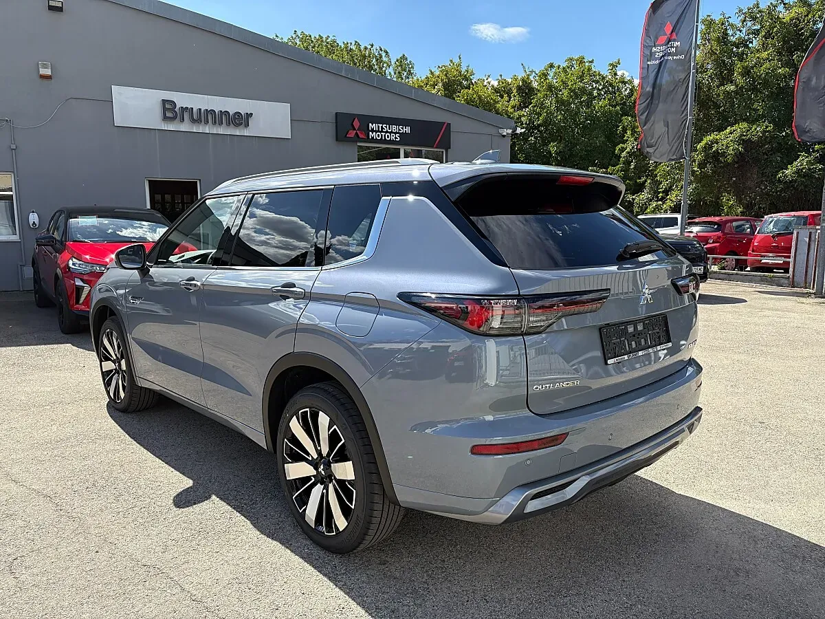 Mitsubishi Outlander photo 3