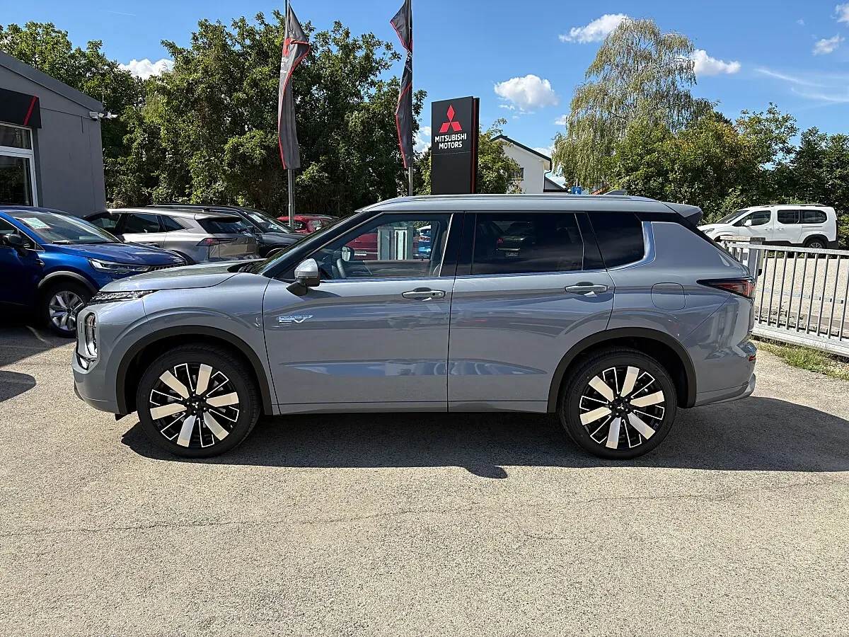 Mitsubishi Outlander photo 2