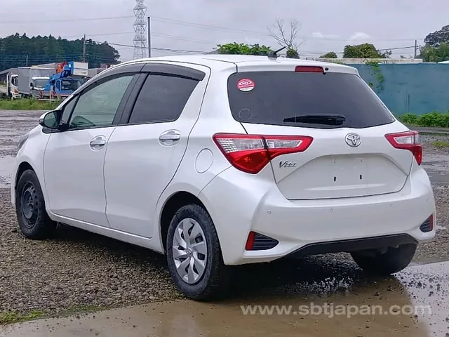 Toyota Vitz 2018 photo 3