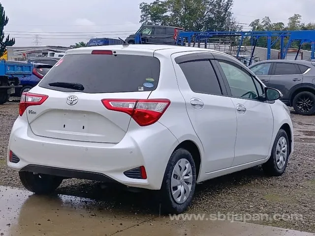 Toyota Vitz 2018 photo 4