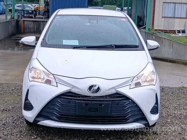 Toyota Vitz 2018 photo 5