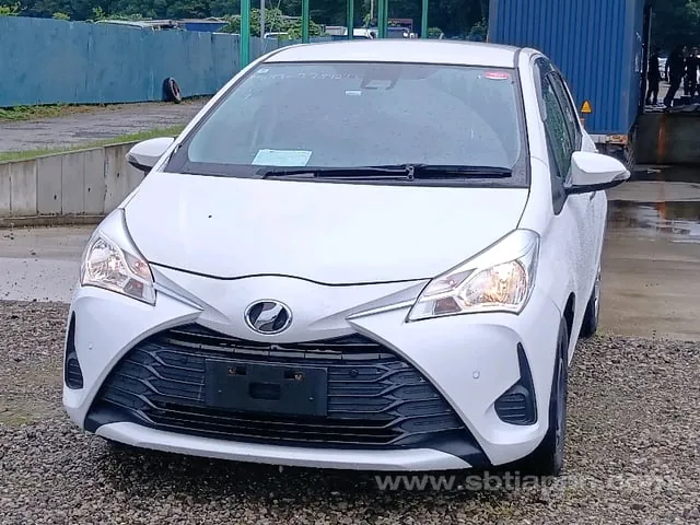 Toyota Vitz 2018 photo 2