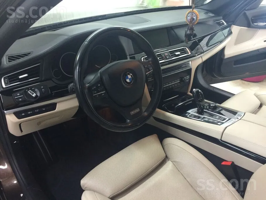BMW 740 2010 photo 2