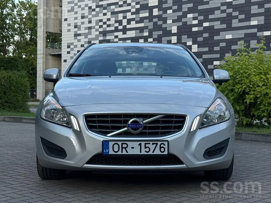 Volvo V60 2011 photo 2