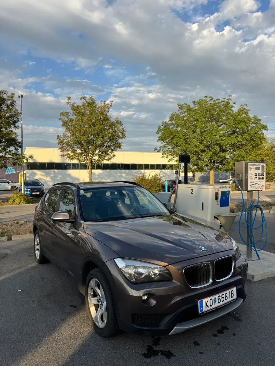 BMW X1 2012 photo 2