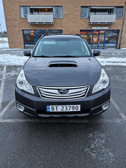 Subaru Legacy 2010 photo 2