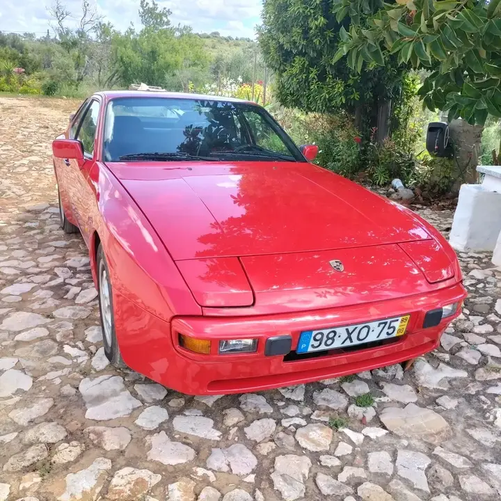 Porsche 944