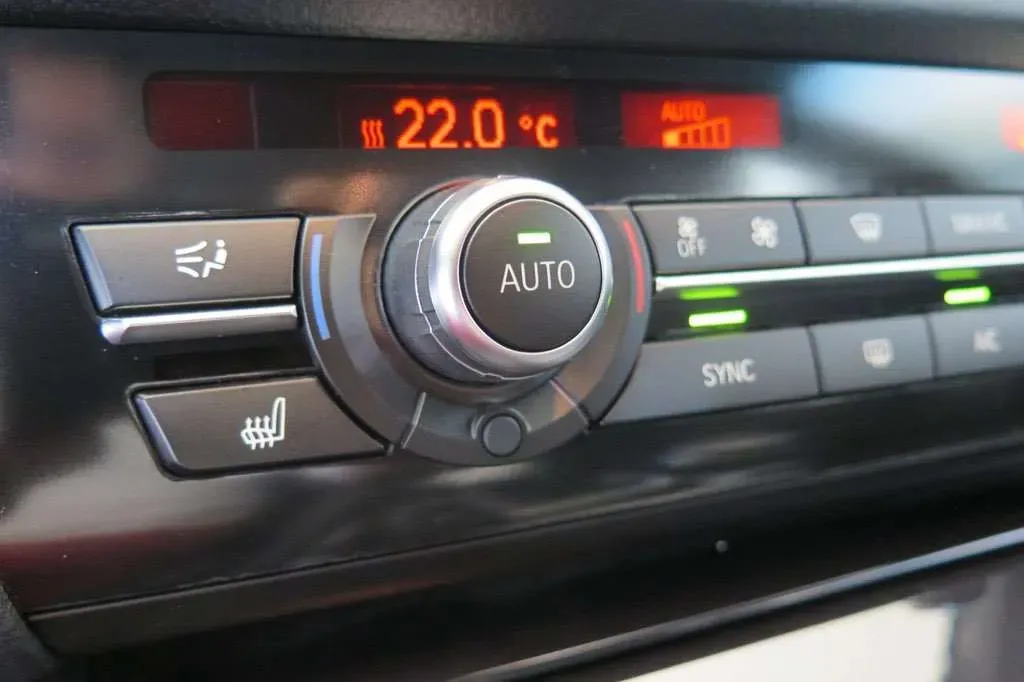 BMW 5 Series 2015 photo 2