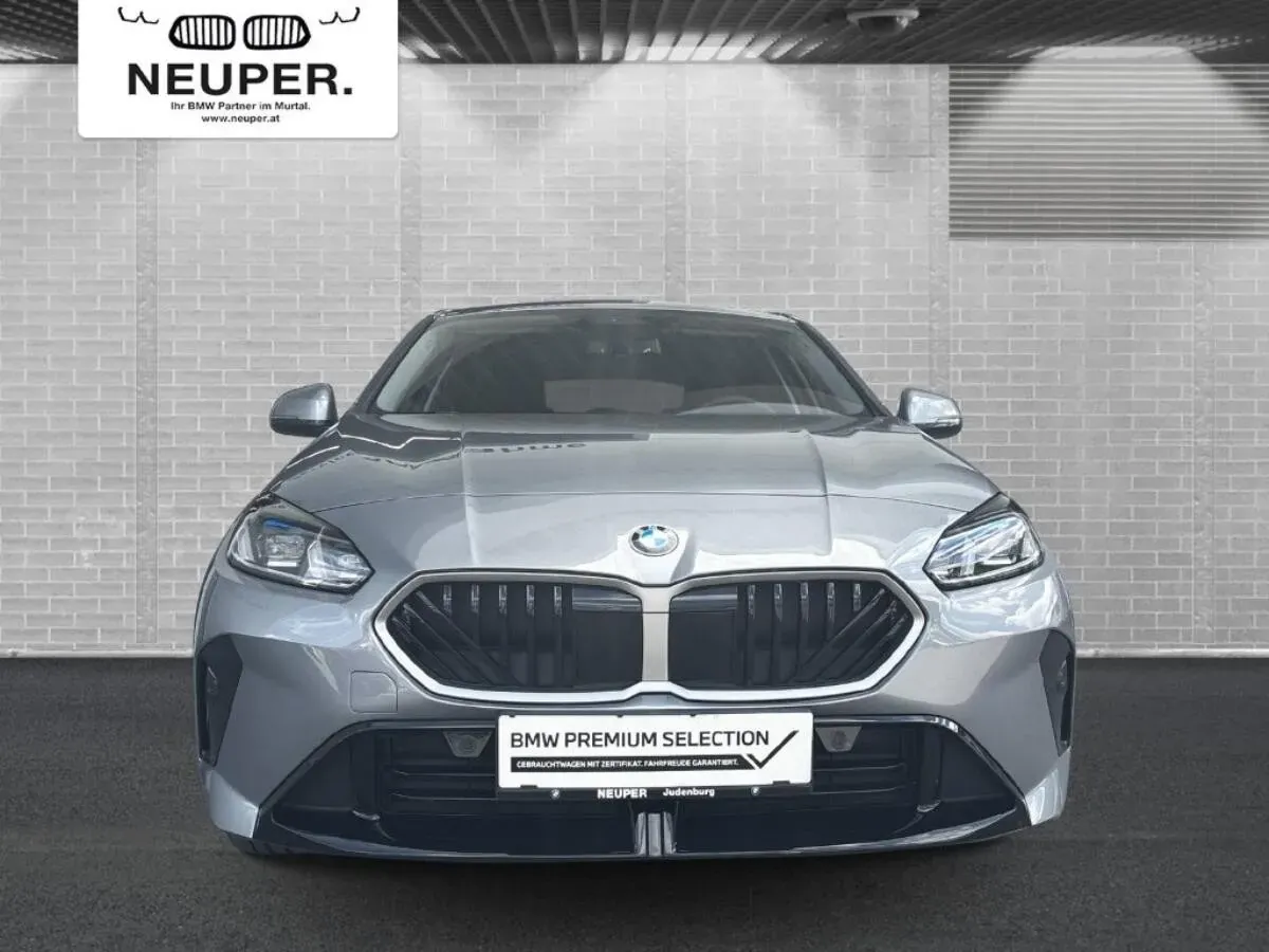 BMW 1 Series 2025 photo 2