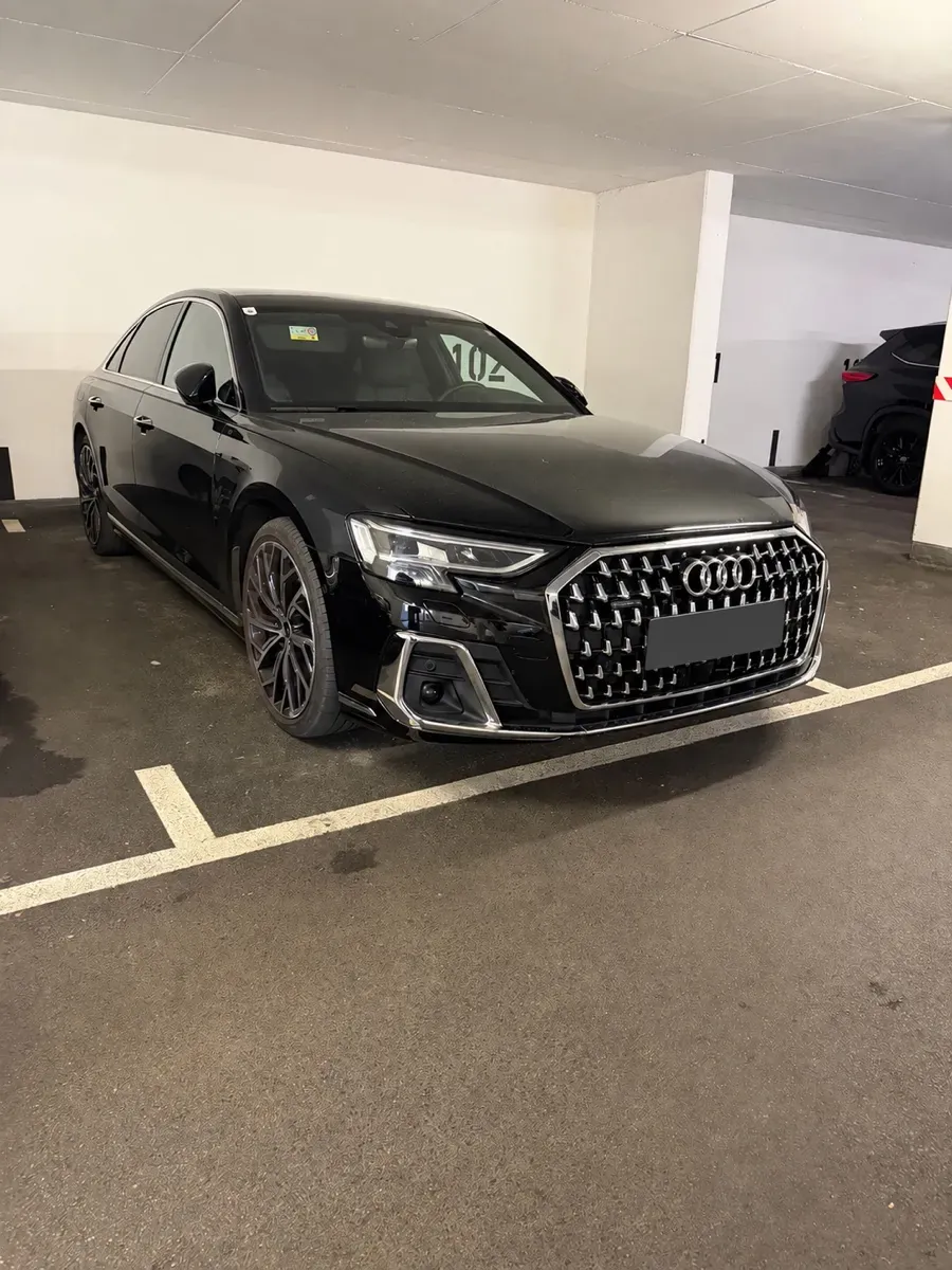 Audi A8 2024 photo 2