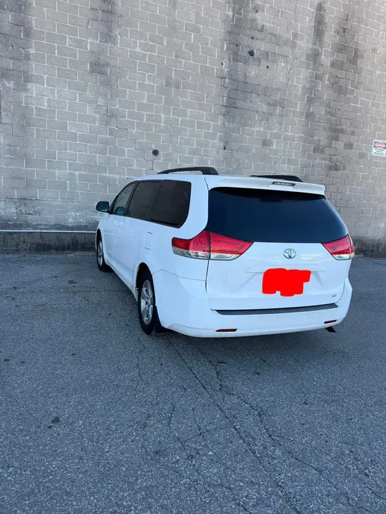 Toyota Sienna 2012 photo 4