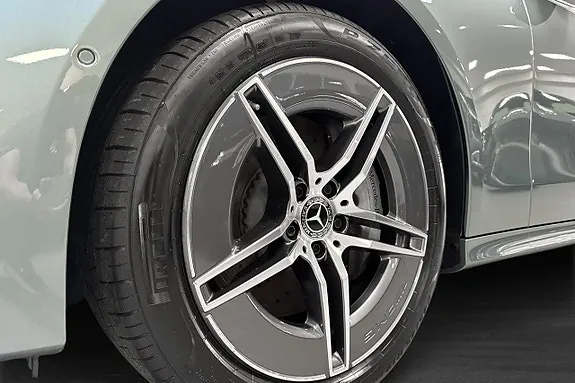 Mercedes-Benz E300 E 2026 photo 5