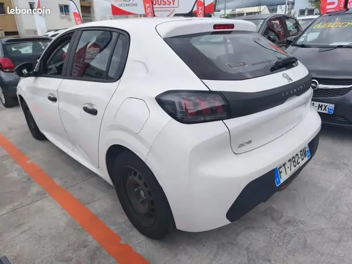 Peugeot 208 2020 photo 2