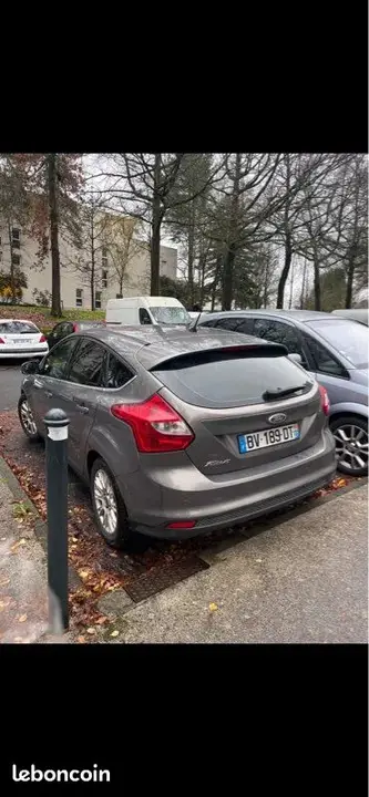 Ford Focus 2011 photo 2