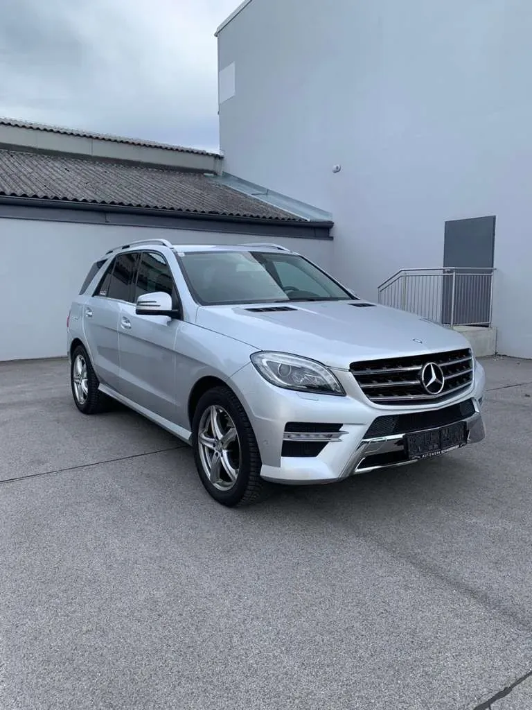 Mercedes-Benz M-Class 2012 photo 2
