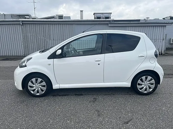 Toyota Aygo 2012 photo 2
