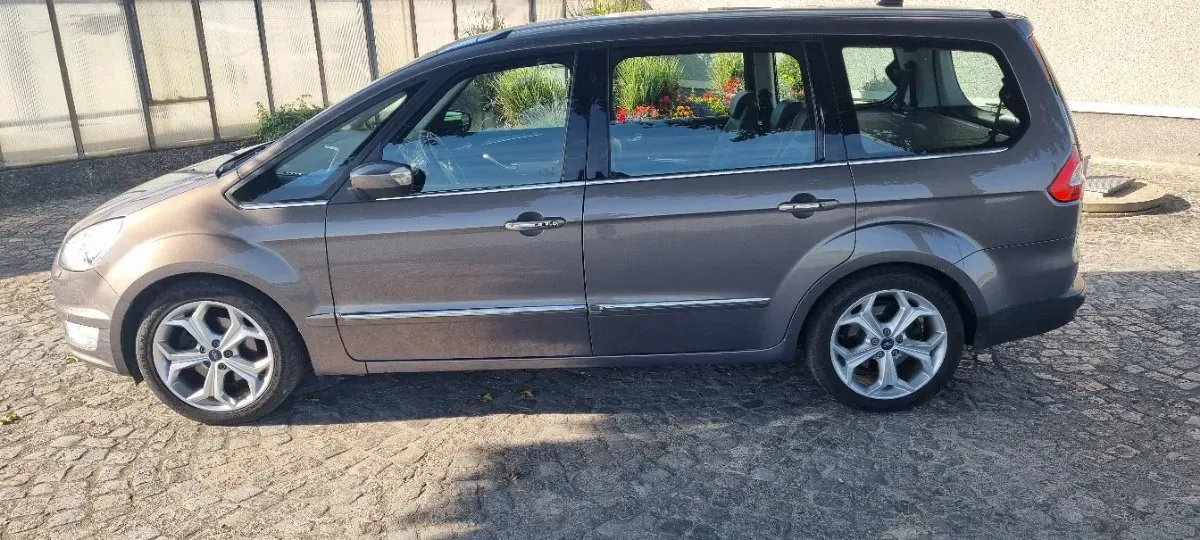 Ford Galaxy 2013 photo 2