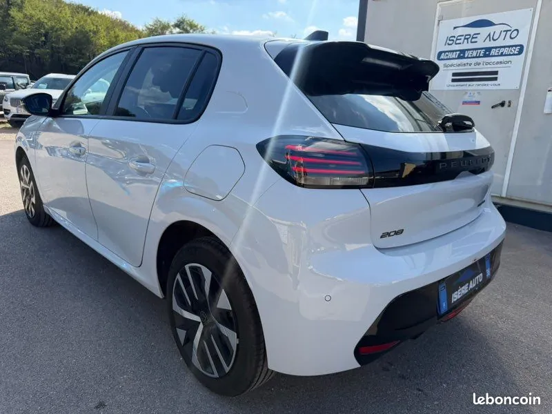 Peugeot 208 2025 photo 2