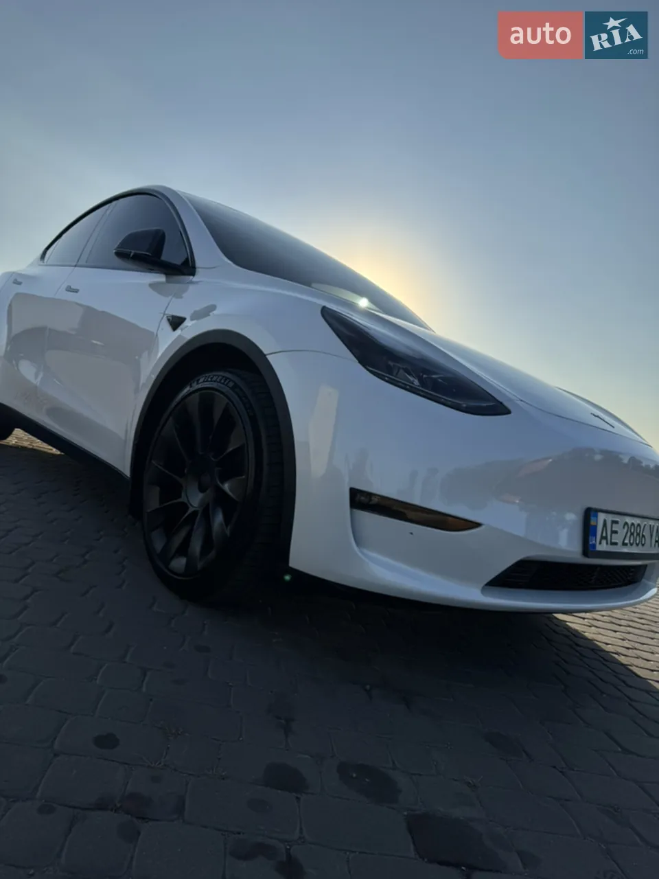Tesla Model Y 2023 photo 2