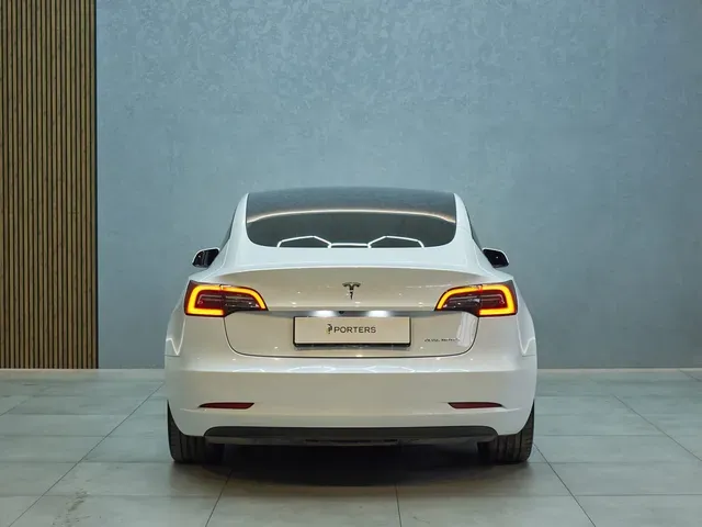 Tesla Model 3 2023 photo 3