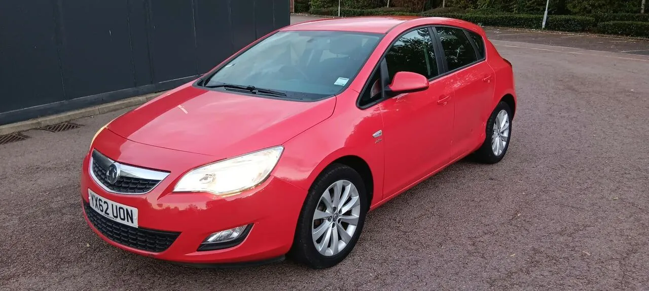 Vauxhall Astra 2012 photo 3