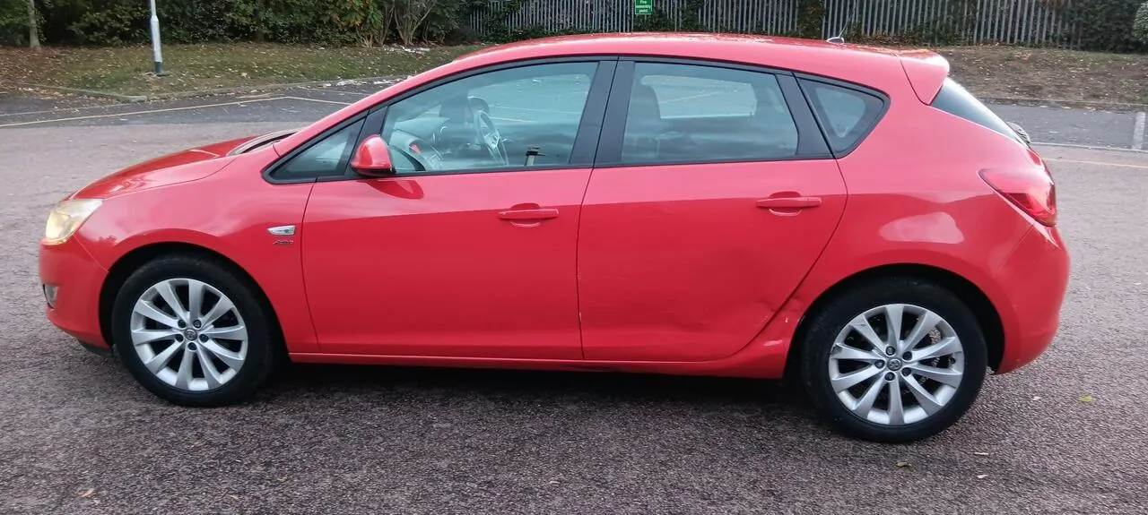 Vauxhall Astra 2012 photo 5