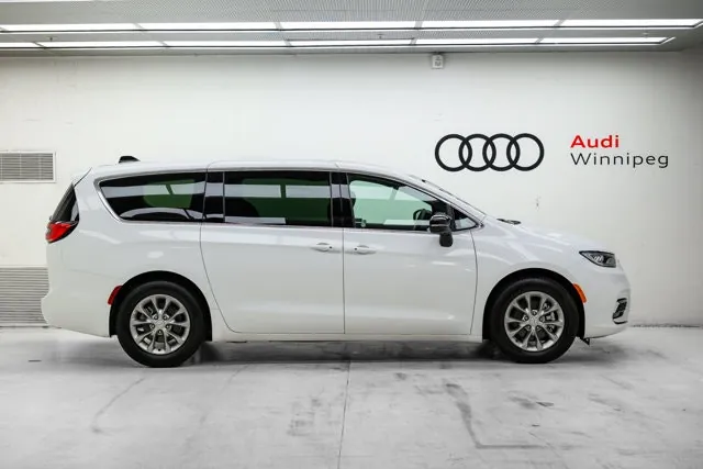 Chrysler Pacifica 2026 photo 4