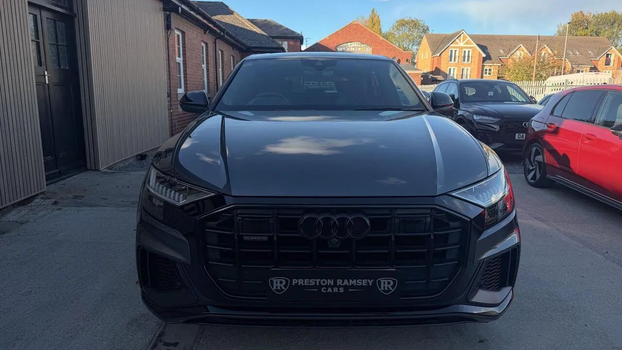 Audi Q8 2021 photo 2