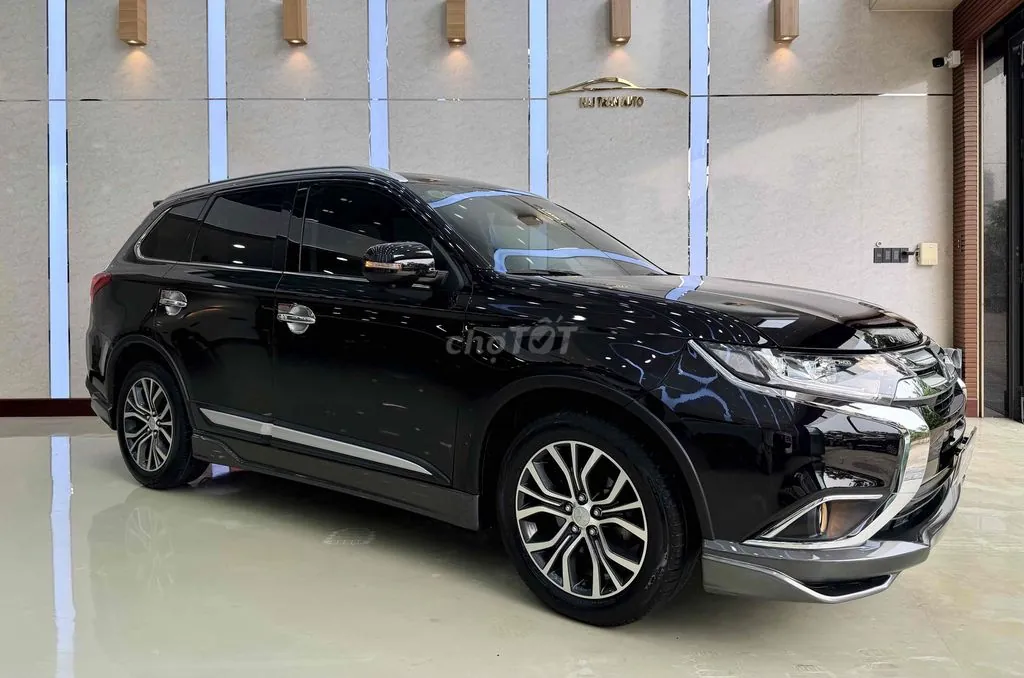 Mitsubishi Outlander 2018 photo 2