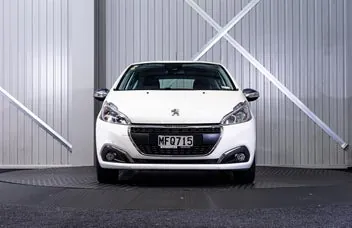 Peugeot 208 2019 photo 3