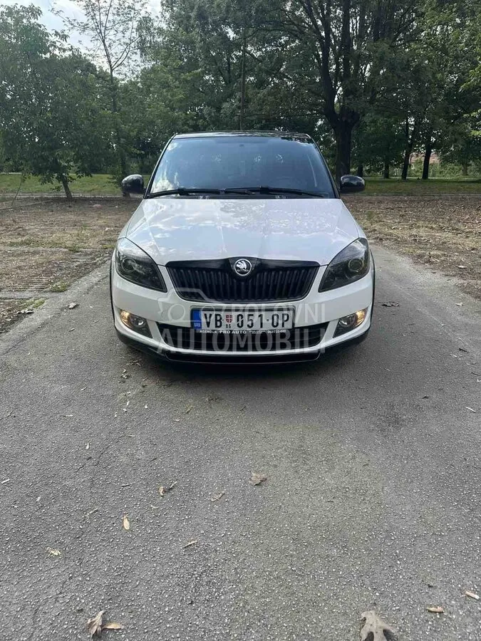 Skoda Fabia 2014 photo 2