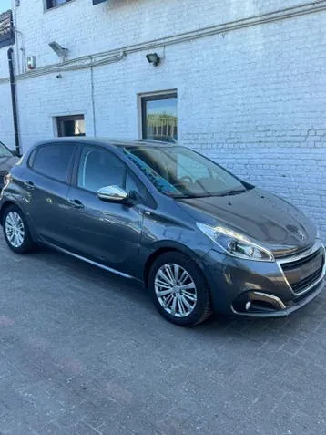 Peugeot 208 2016 photo 3