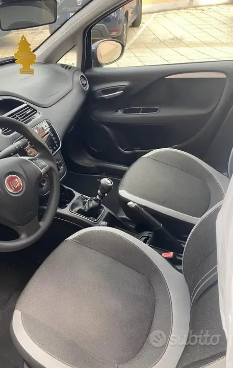Fiat Punto 2012 photo 3