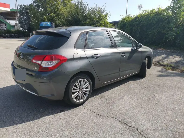 Citroen C4 2011 photo 2