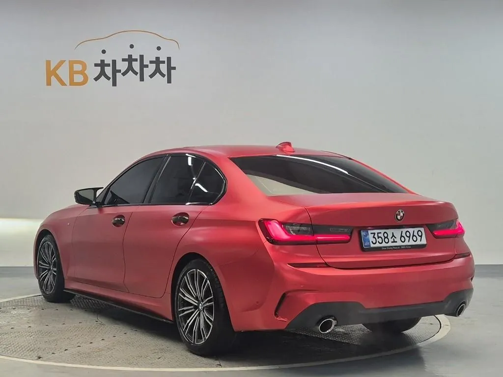 BMW 3 Series 2021 photo 2