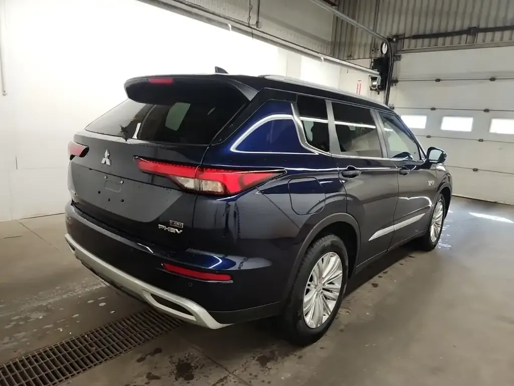 Mitsubishi Outlander 2024 photo 2
