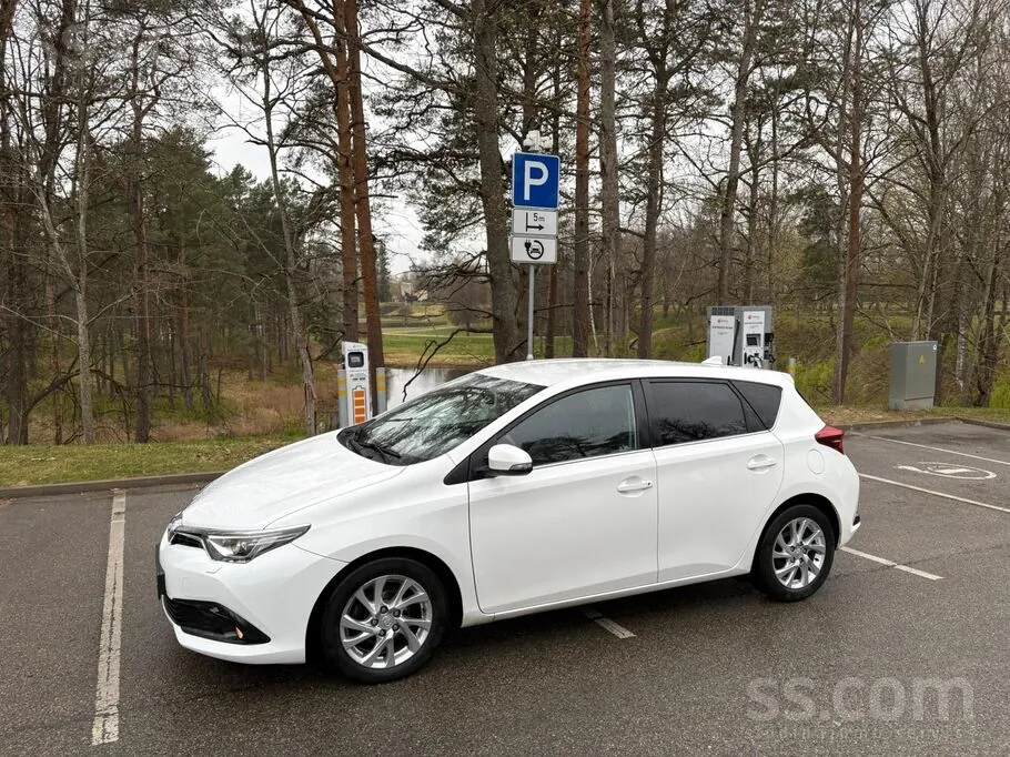 Toyota Auris 2016 photo 2