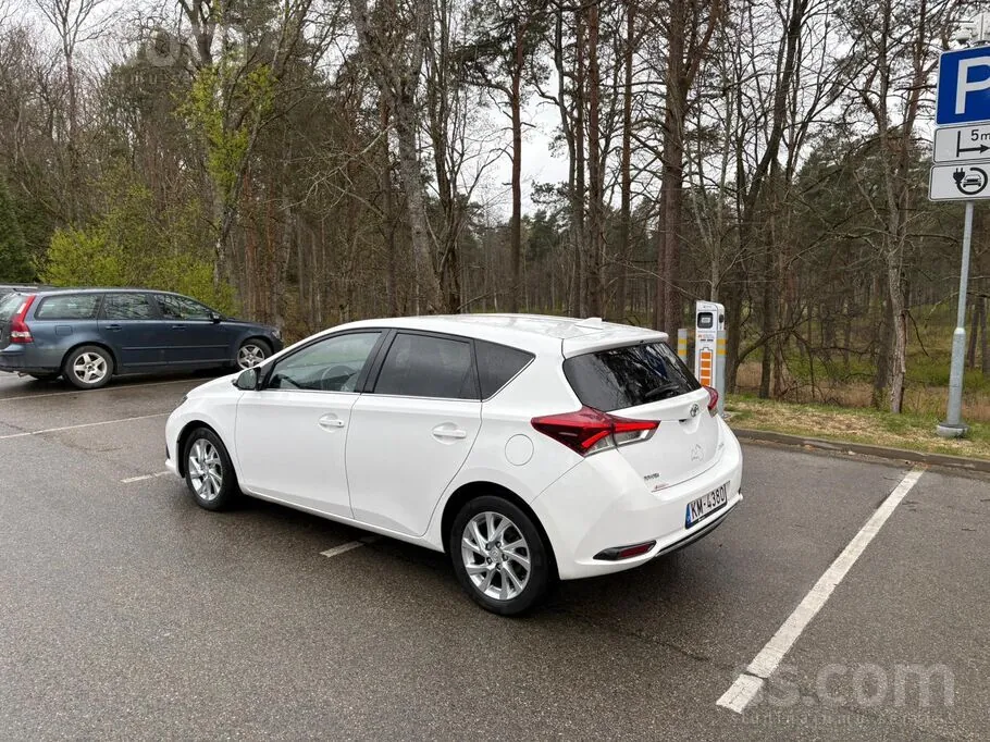 Toyota Auris 2016 photo 3