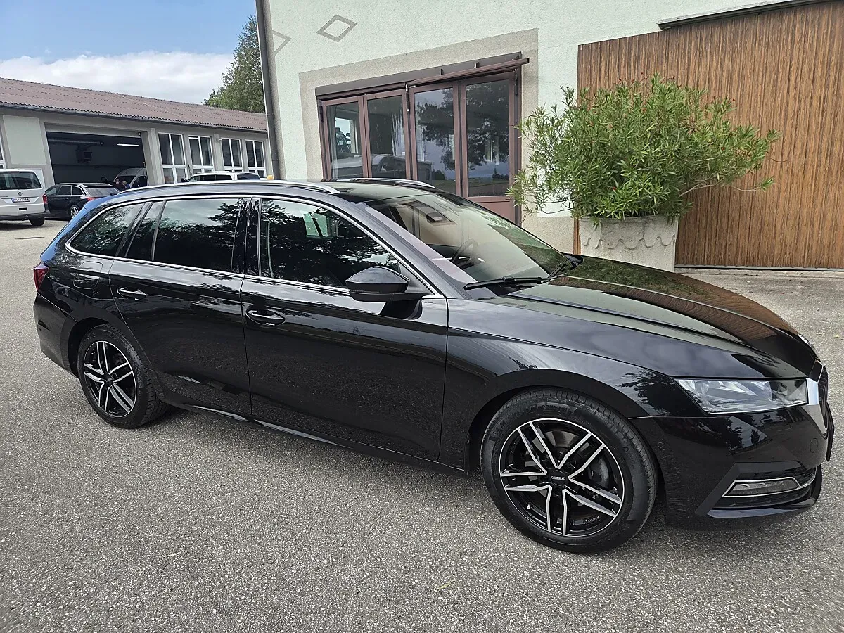 Skoda Octavia 2021 photo 2