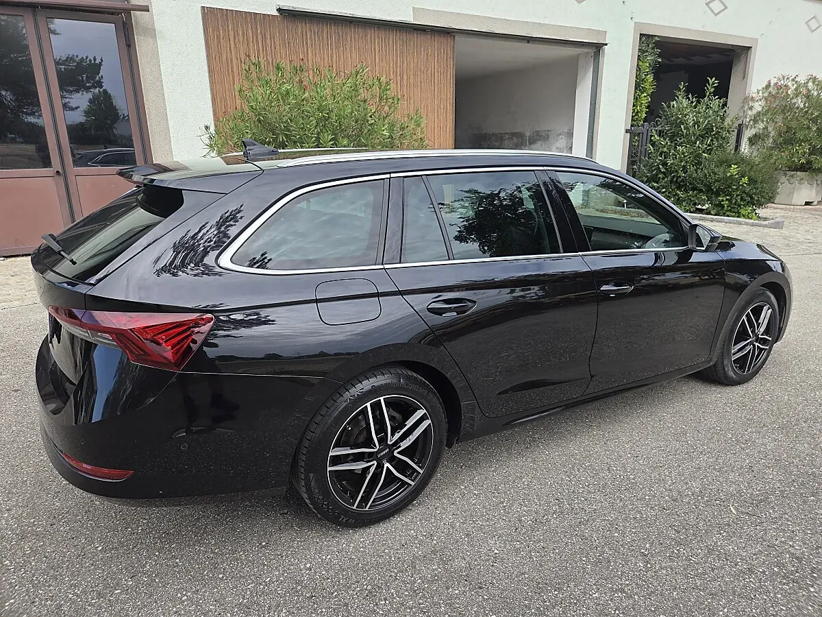 Skoda Octavia 2021 photo 3