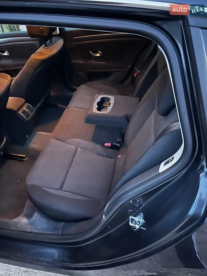Renault Laguna 2010 photo 5