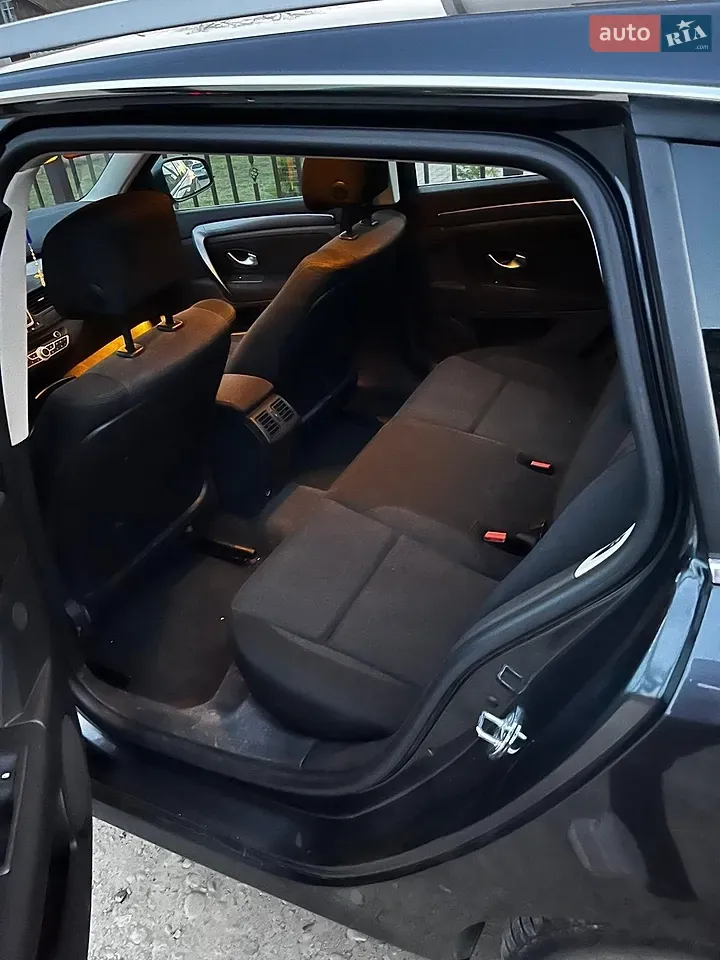 Renault Laguna 2010 photo 4