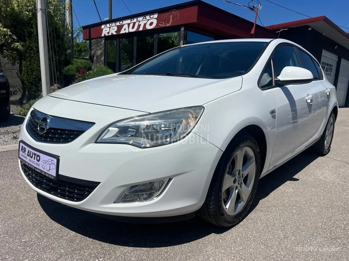 Opel Astra J 2012 photo 3