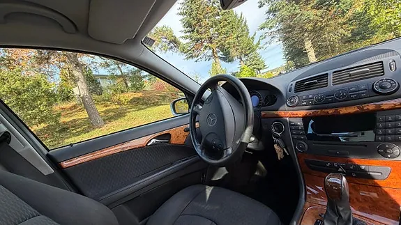 Mercedes-Benz E200 D 2006 photo 2